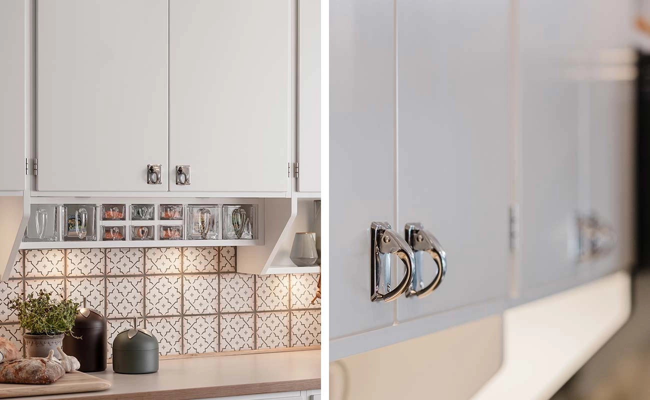 snygga beslag på en köksdörr